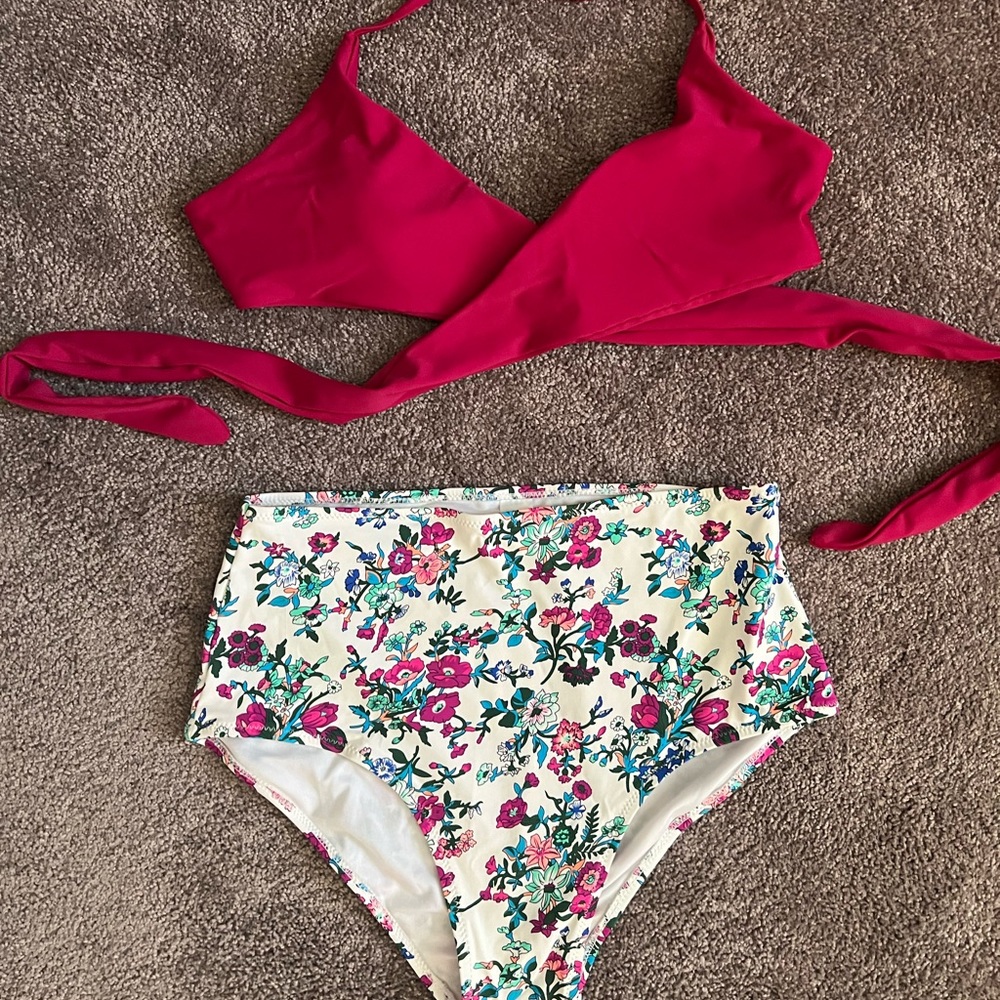 H O T bathing suit
